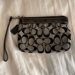 Coach black& gray wristlet purse. Authentic no receipt. Never used.